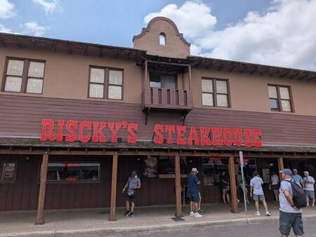 テキサスならではの豪快なエピソードが話題に（ディズ兄さん提供）
