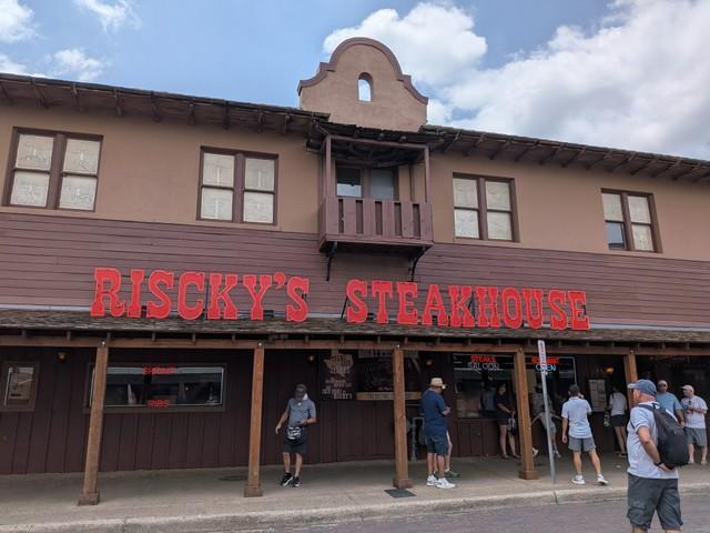 テキサスならではの豪快なエピソードが話題に（ディズ兄さん提供）