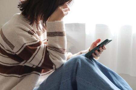 LINEでの別れ話は「あり」？　※画像はイメージです（webbiz/stock.adobe.com）