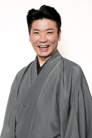 町あかりとデュエット曲『愚痴が果てたら』をリリースした桂三度