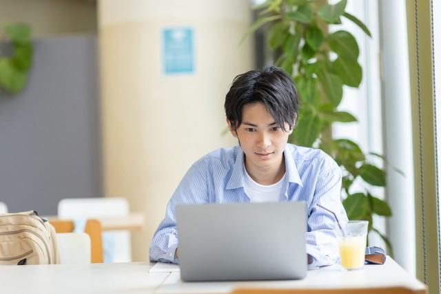 今や大学生の学習に生成AIは必需品！？※画像はイメージです（milatas/stock.adobe.com)