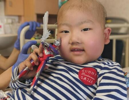 大好きなウルトラマンとも会えたという一馬くん（青木さん提供、Instagramよりキャプチャ撮影）