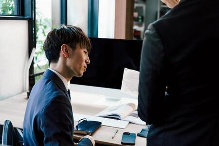 上司の細かい関与で、多くの若手社員が「萎縮」を経験　※画像はイメージです（TAGSTOCK2/stock.adobe.com）
