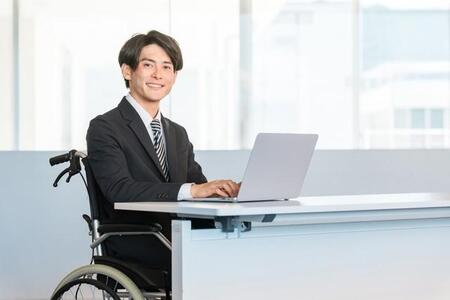 障がい者の法定雇用率2.7％を達成している企業は3割に満たず　※画像はイメージです（buritora/stock.adobe.com）