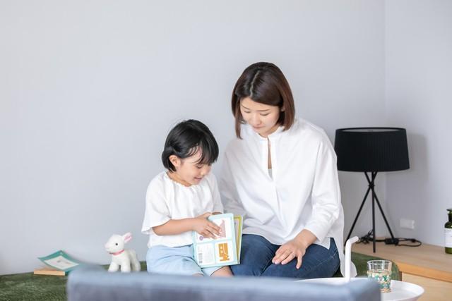 子どもと暮らすひとり親家庭※画像はイメージです（TAGSTOCK2/stock.adobe.com）