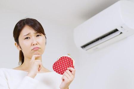 約7割が電気代を気にして「冷房を我慢」　※画像はイメージです（polkadot/stock.adobe.com）