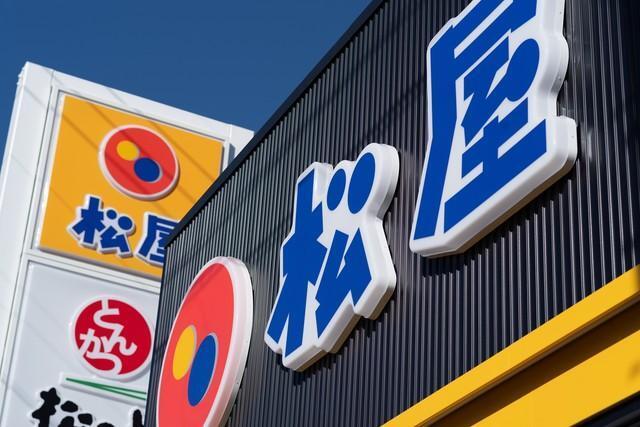 美味しい牛めしが食べられる飲食店　松屋（rai/stock.adobe.com）