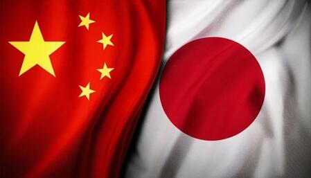 日本の国旗と中国の国旗　※画像はAIが作成したイメージです（ochikosan/stock.adobe.com）
