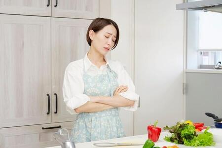 真っ先に手を抜く家事、1位は「食事の支度」　※画像はイメージです（siro46/stock.adobe.com）