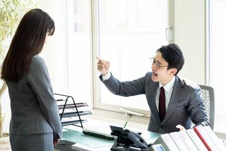 上司と部下※画像はイメージです（taka/stock.adobe.com）