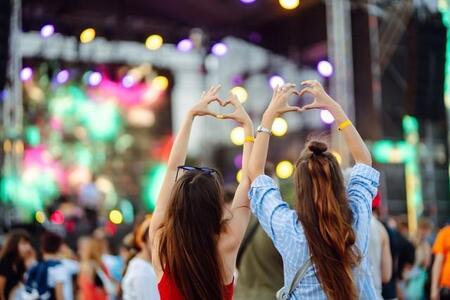 最も好きなK-POPアイドルグループは？　※画像はイメージです（maxbelchenko/stock.adobe.com）