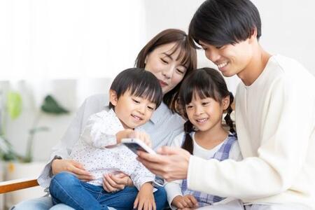 子育て世帯でも分野によってAIと専用アプリなどの使い分けが進んでいる　※画像はイメージです（milatas/stock.adobe.com）