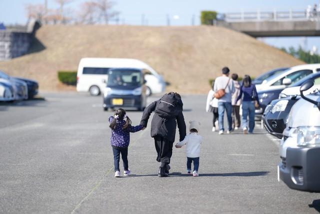車に向かう途中で「トイレ行きたい」　※画像はイメージです（Masakazu Tokashiki/stock.adobe.com）
