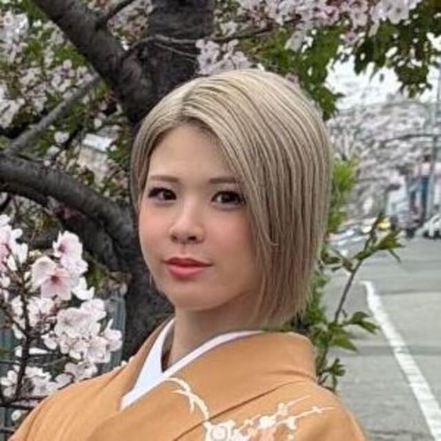 10代で妊娠、20代で離婚を経験し、女手一つで息子と娘を育てているYOHさん／YOH（@okanoyoh_）さん提供＝画像をトリミングしています