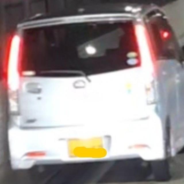 トンネル内の壁に接触しながら走行する軽自動車（「星の砂時計」さん提供）