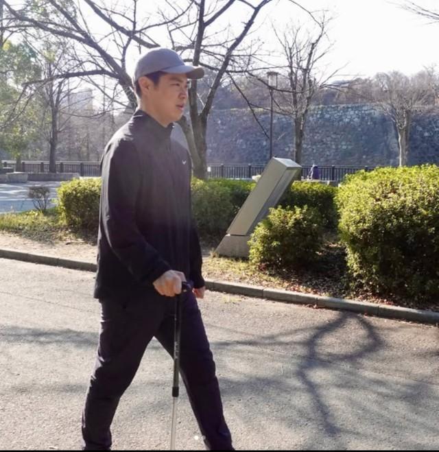 日々歩行トレーニングを続ける上野さん（上野遥介さん提供）