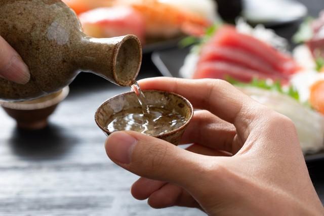 通販で日本酒を購入する際に「重視するポイント」は？　※画像はイメージです（kazoka303030/stock.adobe.com）
