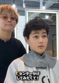 センター分けにしてみたいと希望を伝える男性客／投稿主さん提供