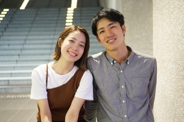 男女のカップル※画像はイメージです（keshikifechi/stock.adobe.com）