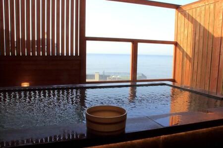 温泉※画像はイメージです（globeds/stock.adobe.com）