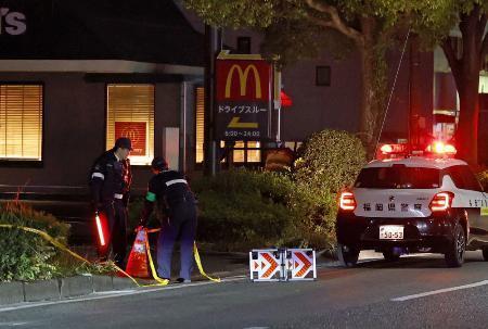 　中学生が刺される事件があったファストフード店＝１５日未明、北九州市小倉南区