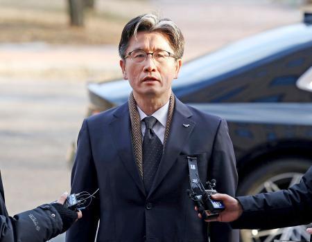 　１日、ソウル近郊で取材に応じる韓国の高官犯罪捜査庁の呉東運長官（聯合＝共同）