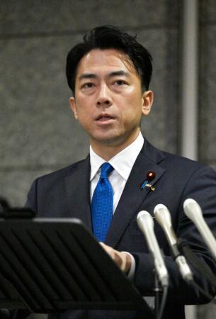 　中国軍機が自衛隊機へレーダー照射したと発表する小泉防衛相＝７日未明、防衛省