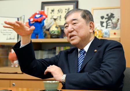 　インタビューに応じる石破前首相