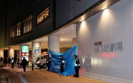 　事件のあった商業施設付近＝１４日午後６時５２分、福岡市中央区