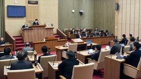 　ＡＴＭ操作時の通話を禁止する条例が可決、成立した三重県松阪市議会＝１７日午後