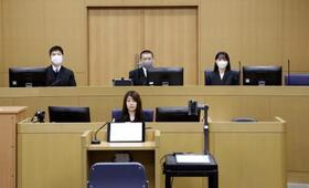 　安倍元首相銃撃事件の論告求刑公判が開かれた奈良地裁の法廷＝１８日午前（代表撮影）