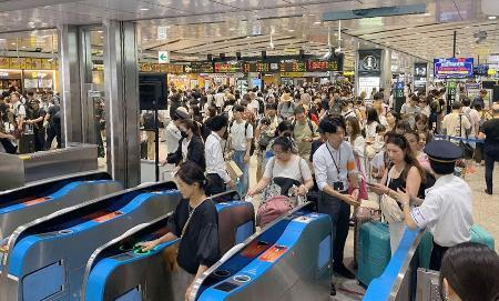 　ＪＲ新大阪駅の在来線乗り換え改札（ＪＲ東海提供）