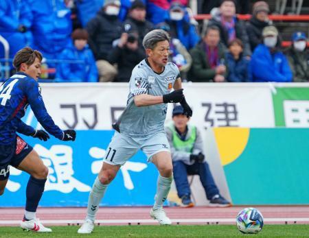 　甲府-福島　前半、攻め込む福島・三浦＝ＪＩＴス