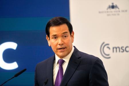 　ミュンヘン安全保障会議で演説するルビオ米国務長官＝１４日、ドイツ・ミュンヘン（ＡＰ＝共同）