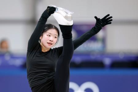 　公式練習で調整する中井亜美＝ミラノ（共同）