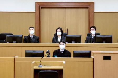 　大津保護司殺害事件の初公判が開かれた大津地裁の法廷＝１７日午前（代表撮影）