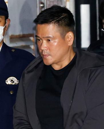 　神奈川県警相模原南署に入る水野圭隆容疑者＝１９日午後