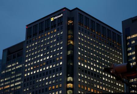 　東京都港区にあるマイクロソフト日本法人が入るビル＝２５日午後
