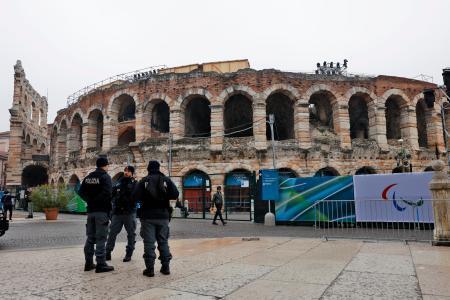 　ミラノ・コルティナ冬季パラリンピック開会式の準備が進む、イタリアの世界遺産ベローナ市街の円形闘技場＝５日（共同）