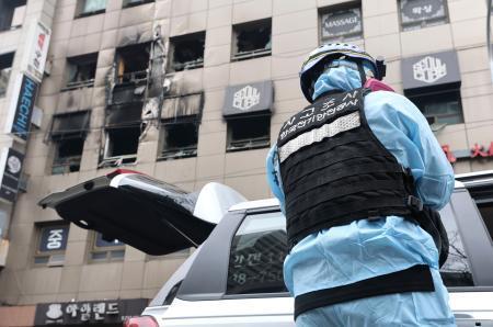 　宿泊施設で火災があったソウル市中区のビル＝１５日（聯合＝共同）