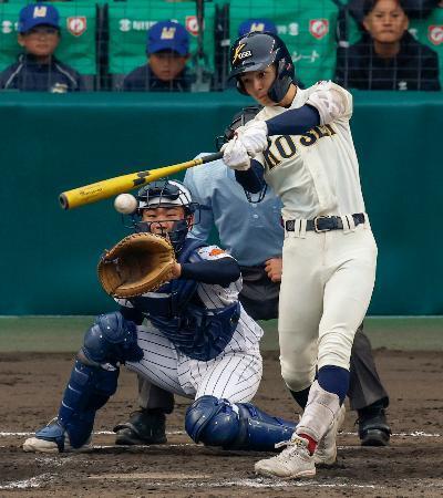 　八戸学院光星-滋賀学園　８回裏八戸学院光星１死一、二塁、菅沼が左前に決勝打を放つ。捕手島尻＝甲子園