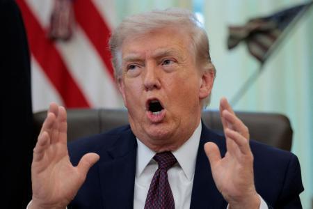 　米ホワイトハウスで話すトランプ大統領＝３月３１日（ロイター＝共同）