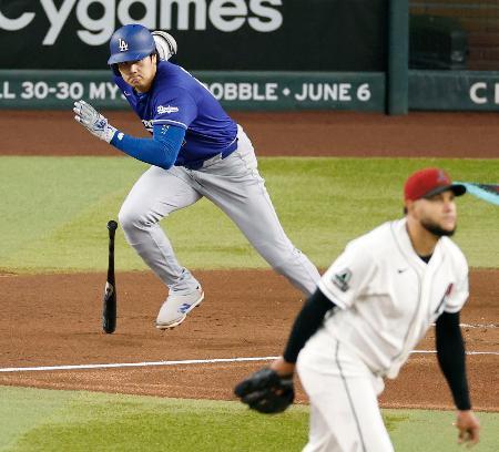 　ダイヤモンドバックス戦の１回、三ゴロに倒れたドジャース・大谷＝フェニックス（共同）
