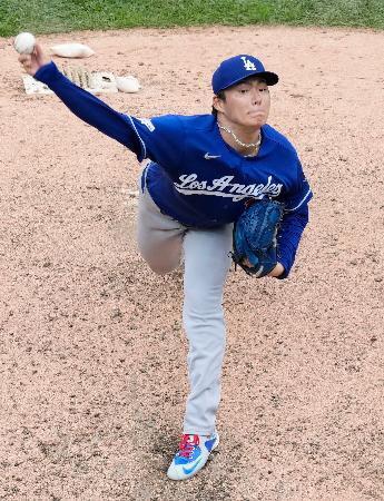 　ホワイトソックス戦に先発し、８回１／３を１安打１失点で７勝目を挙げたドジャース・山本＝シカゴ（共同）