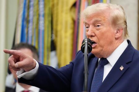 　６日、米ホワイトハウスでの会合後に話すトランプ大統領（ＡＰ＝共同）