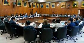 　日本国旗損壊罪法案について質疑を実施した参院内閣委＝１６日午前