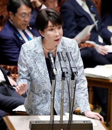 　参院予算委の集中審議で答弁する高市首相＝１７日午後