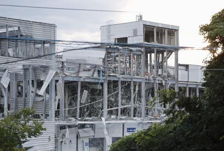 　爆発のあったイオンモール熊本＝７月２９日午前５時５２分、熊本県嘉島町