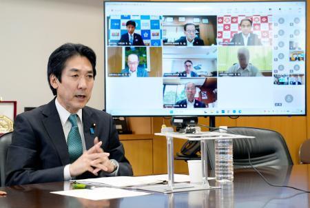 　地方団体代表者らとのオンライン会議で、あいさつする城内全世代型社会保障改革相＝１０日午前、東京都千代田区