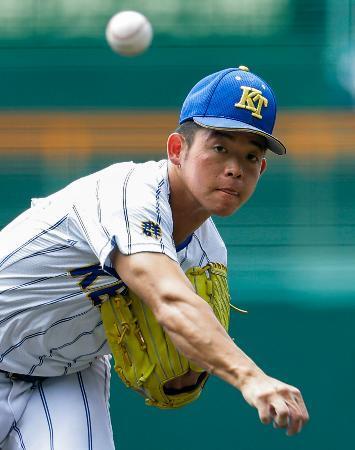 　東海大甲府戦に先発した健大高崎・佐藤＝甲子園